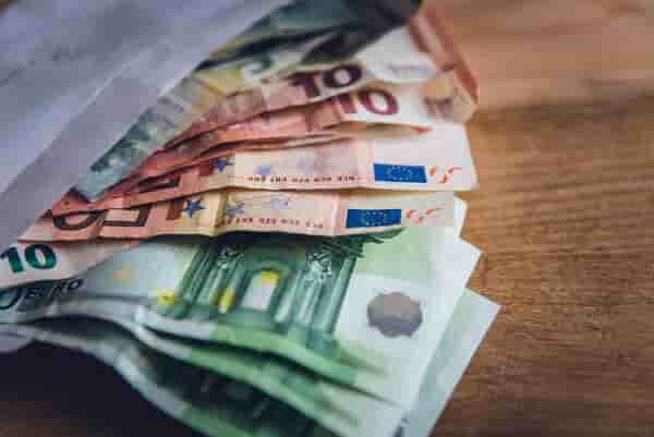 Schema redusă de cod 16 vs schema redusă care asigură oricare 4 numere în șir 8 la Loto 5/40